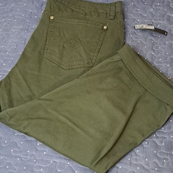 New Directions Weekend olive capri pants size 14 NWT - Picture 1 of 7